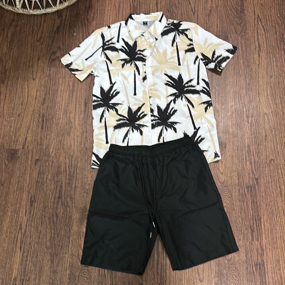 This is a men’s set from Sheen. It’s a small and I’m asking 15.